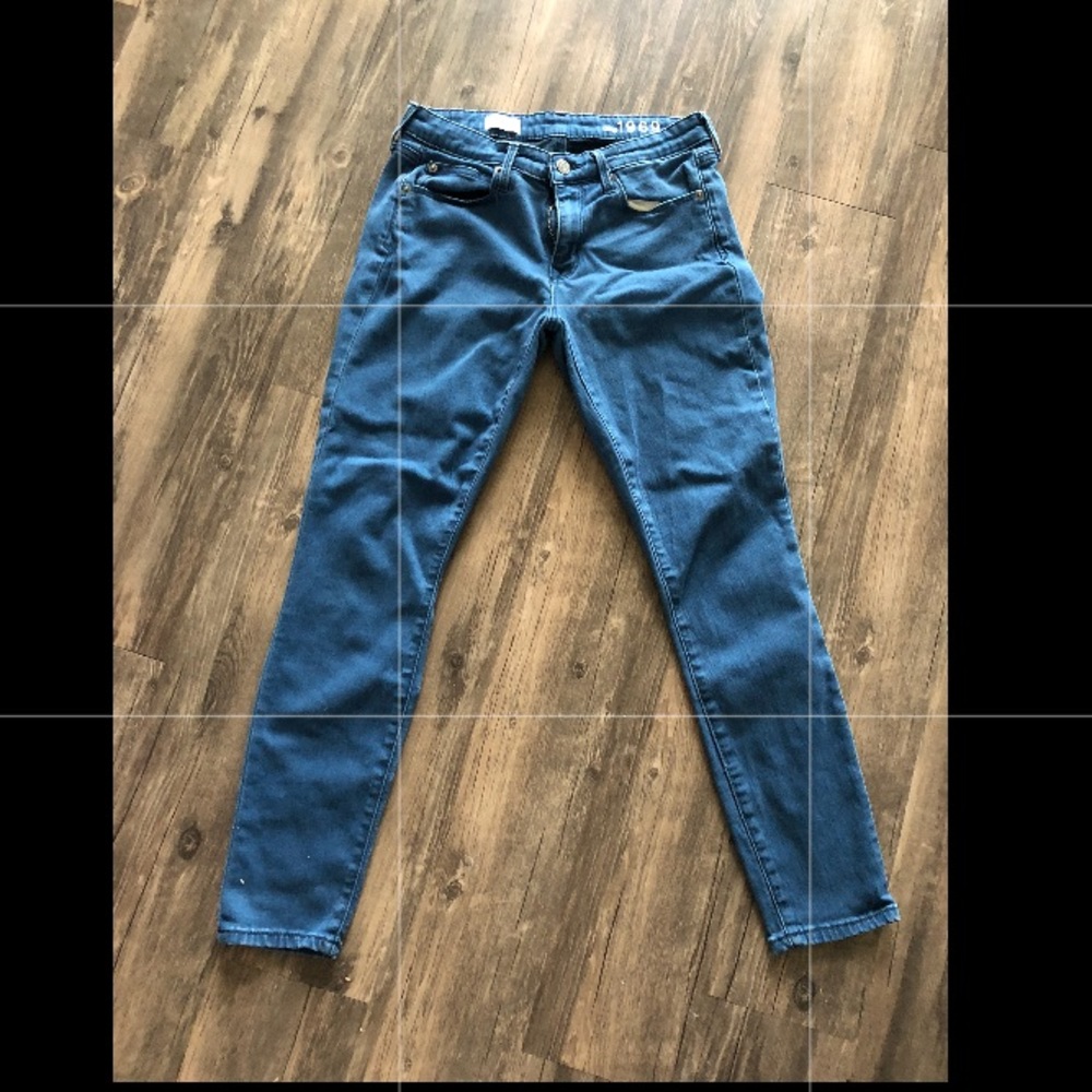Gap legging jeans. Smoke-free, pet-free home.